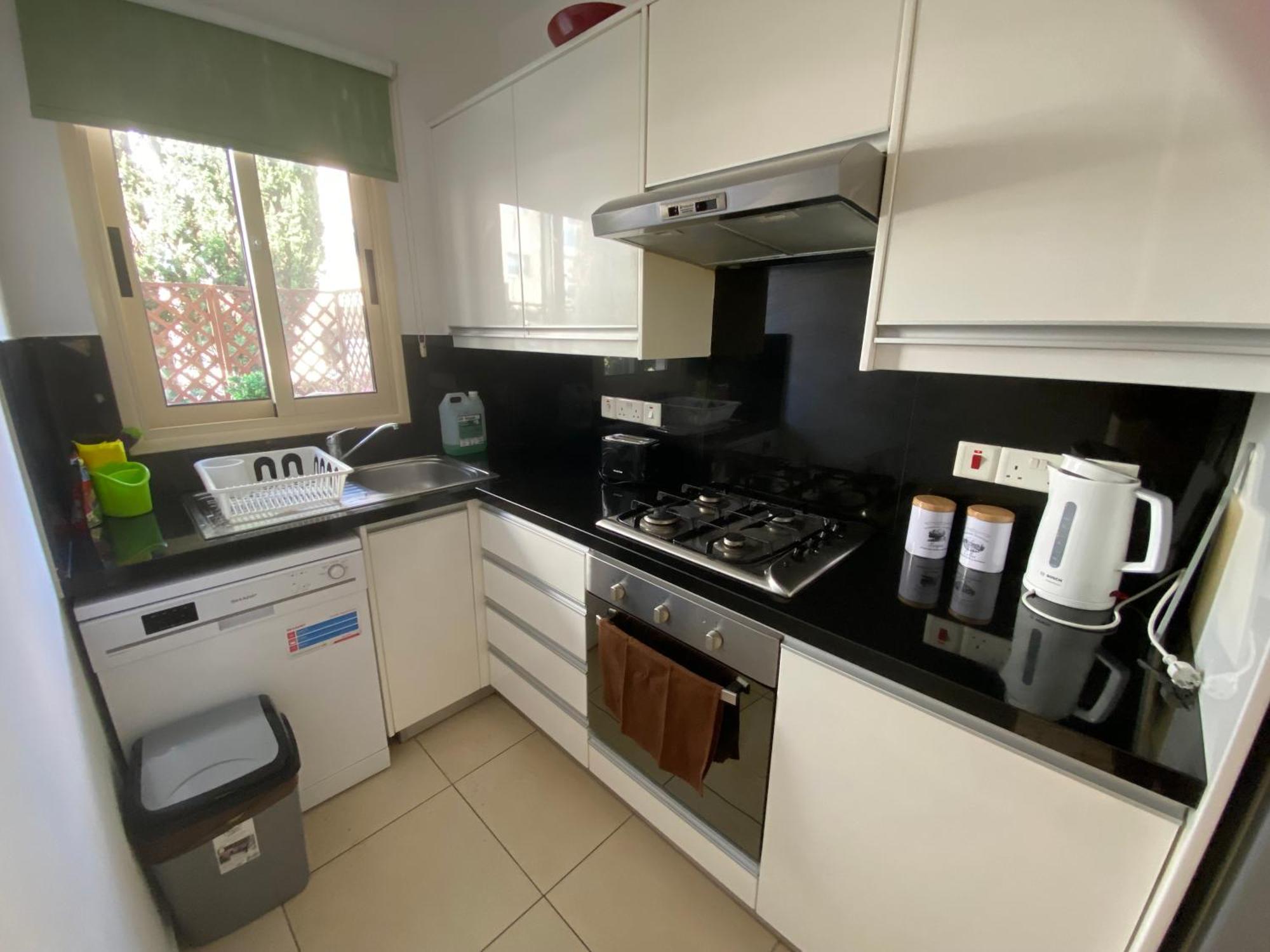 Elysia Park 2 Bedroom And Garden Пафос